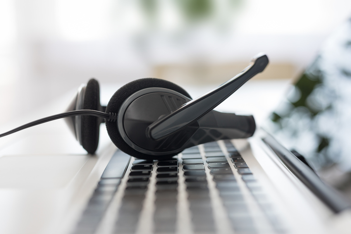 Contact center headset
